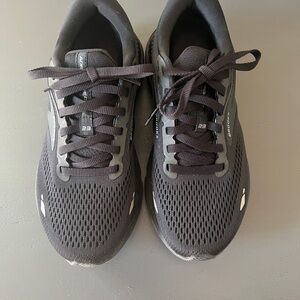 7.5 Wide - Women's Brooks Black Running Shoes